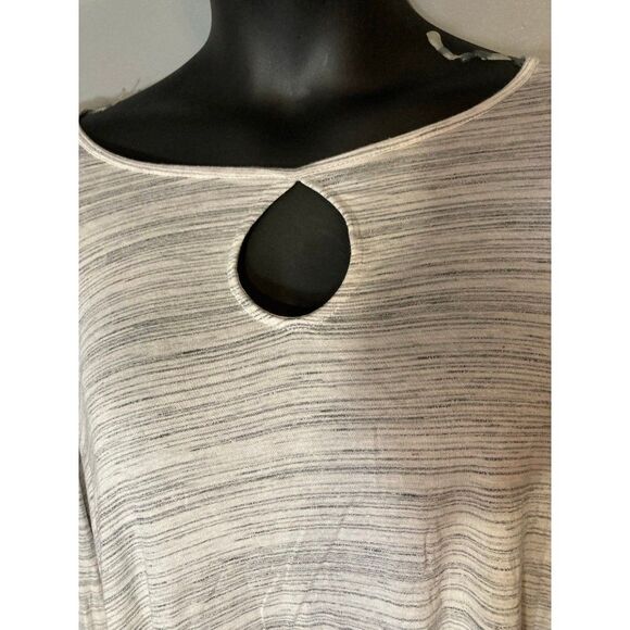 Ana gray high low bell sleeve keyhole, front blouse - Picture 4 of 6